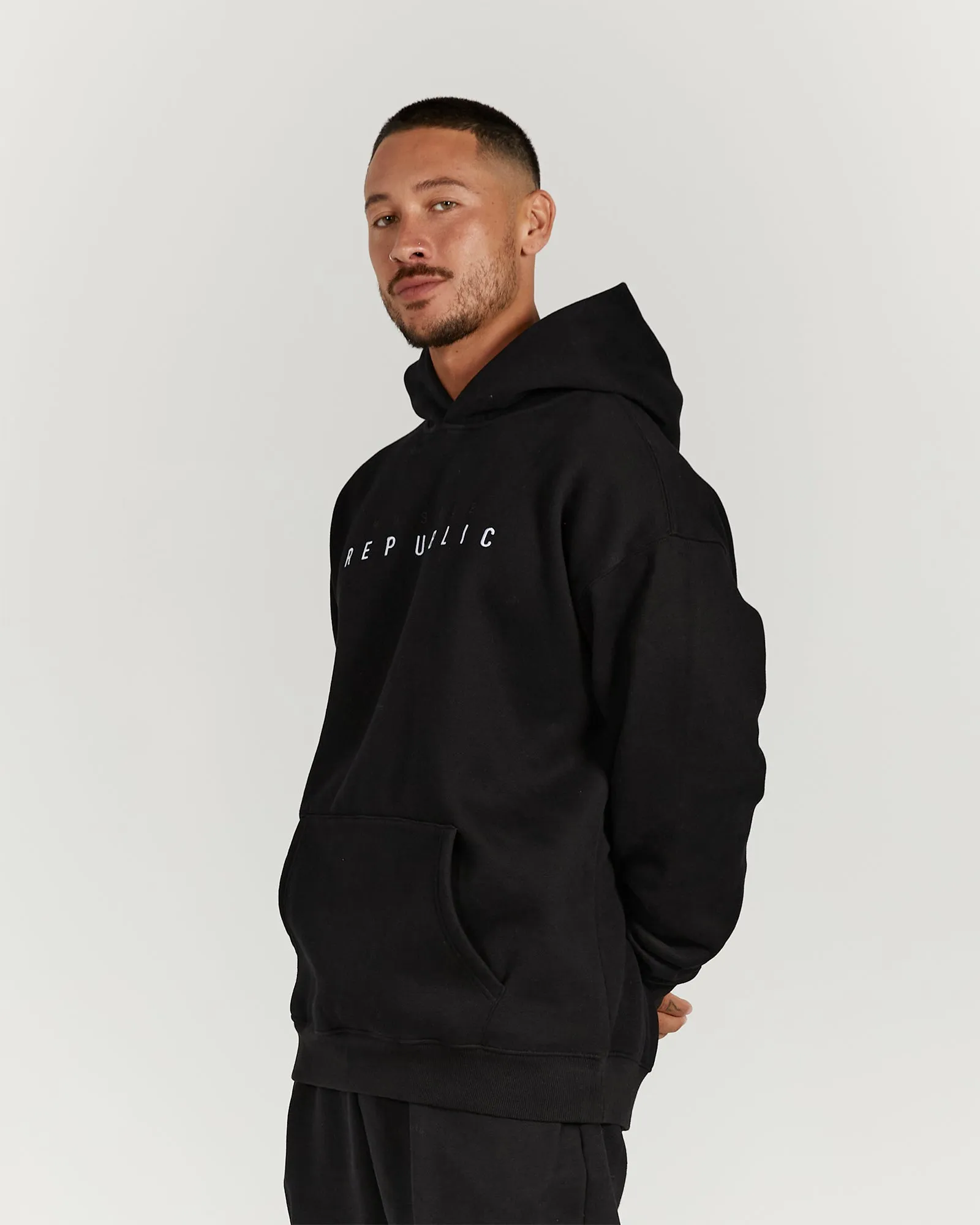 CLASSIC HOODIE - BLACK